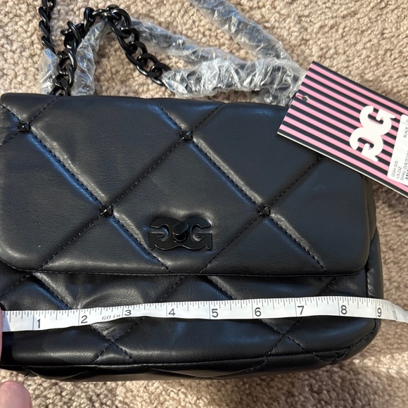 Elegant Black Quilted Crossbody Bag - Picture 2 of 6